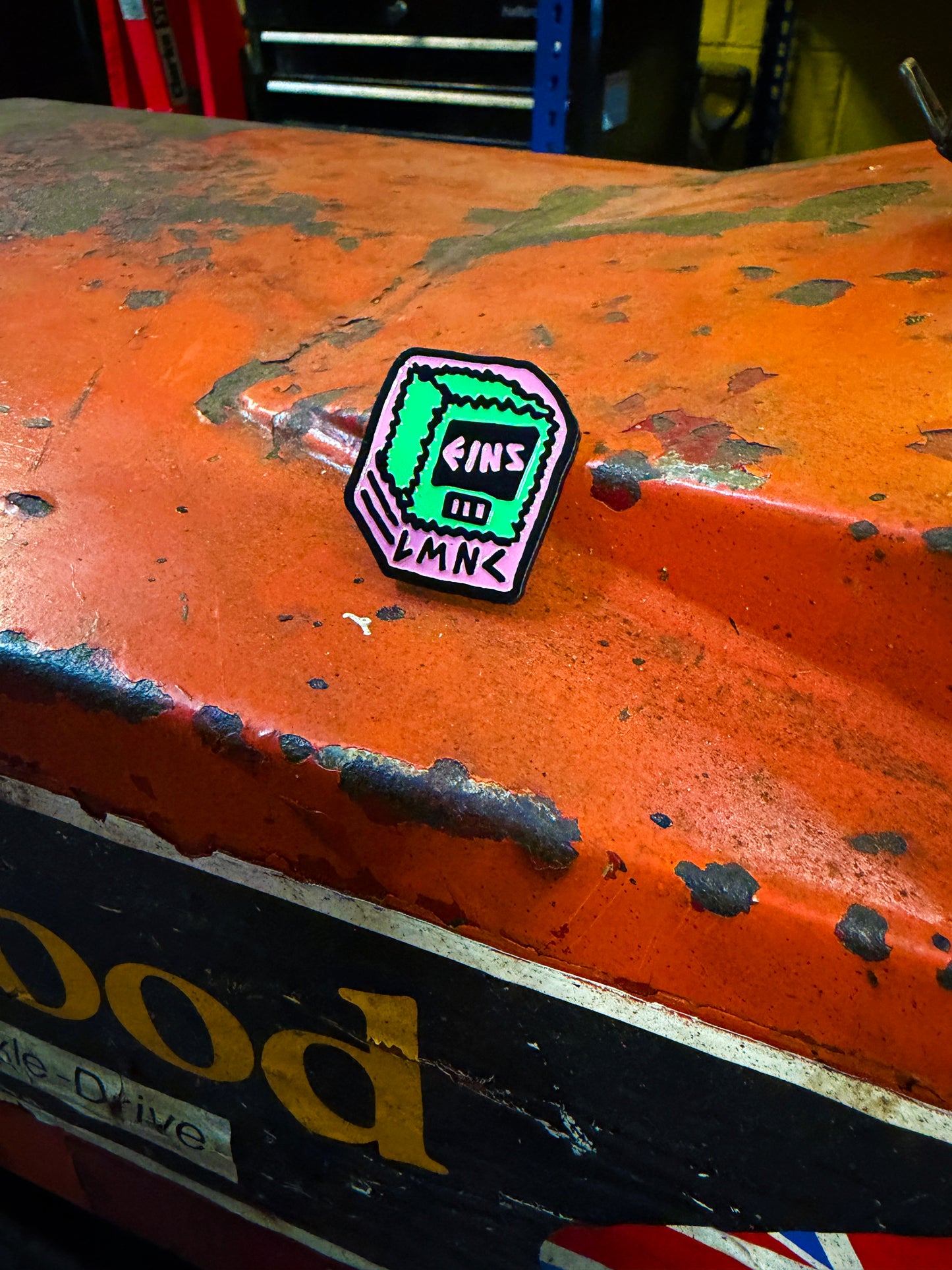 Eins Badge